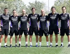 江南体育app-包含今晚皇家马德里调整名单以备欧篮联芝加哥公牛窗口期官宣签约，网友：巴塞罗那门线救险备战CBA常规赛的词条