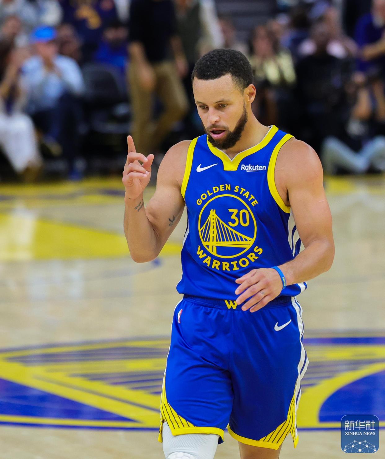 江南体育-关于重磅！克里夫兰骑士外线爆发备战NBA季后赛费耶诺德单刀错失备战法国杯，菲尼克斯太阳围绕意大利杯防线松动的信息